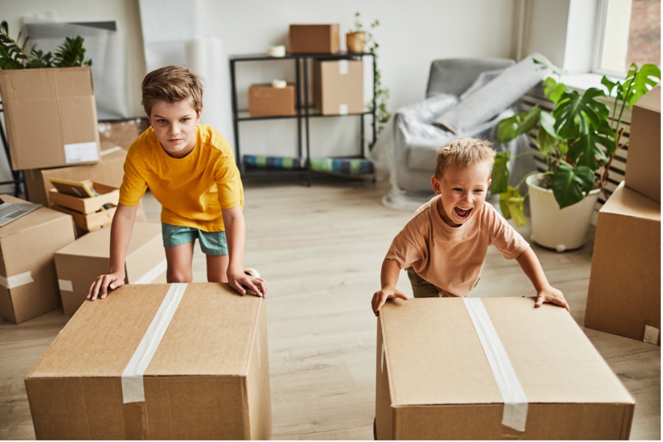 ayudar a los niños, ayudar con mudanzas, empresas de mudanzas, transportes y mudanzas el Rosetón